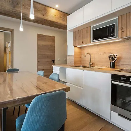 Ski-in Ski-out Fully Renovated With Panoramic Views 아파트 *
