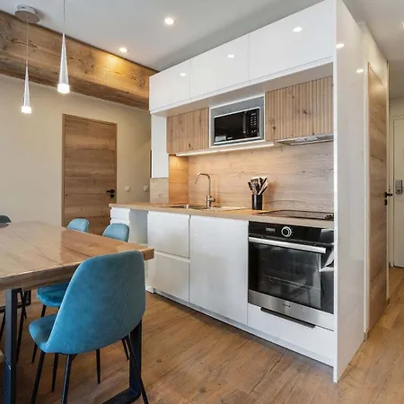 Ski-in Ski-out Fully Renovated With Panoramic Views 아파트 *
