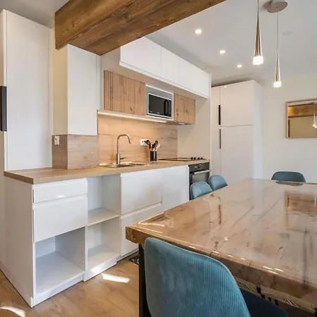 Ski-in Ski-out Fully Renovated With Panoramic Views アパート